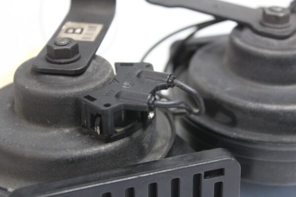 Range Rover L494 Sport Horn with Bracket Assembly LR056208, LR108994