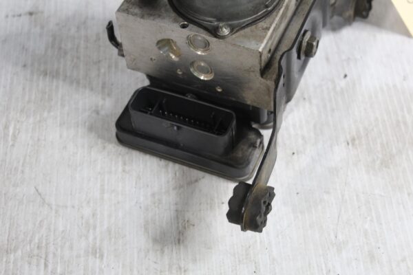 Range Rover Sport L494 3.0L ABS Pump Control Unit LR070405, LR084890