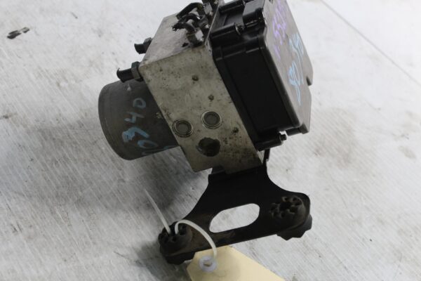 Range Rover Sport L494 3.0L ABS Pump Control Unit LR070405, LR084890