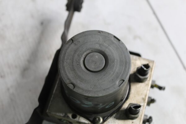 Range Rover Sport L494 3.0L ABS Pump Control Unit LR070405, LR084890