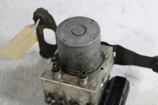 Range Rover Sport L494 3.0L ABS Pump Control Unit LR070405, LR084890