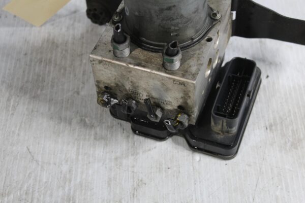 Range Rover Sport L494 3.0L ABS Pump Control Unit LR070405, LR084890