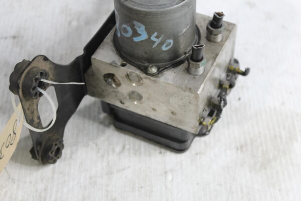 Range Rover Sport L494 3.0L ABS Pump Control Unit LR070405, LR084890