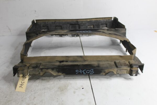 Range Rover Sport L494 Main Air Guide Shroud LR061740, LR084885, FPLA8C464AC, FPLA8C464AE