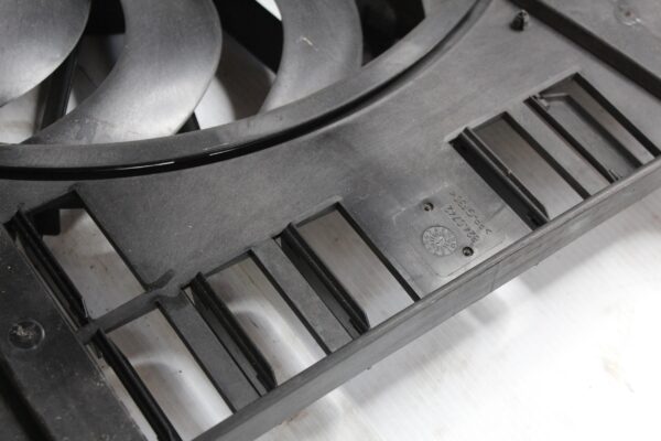 Land Rover L550 Discovery Sport Single Radiator Fan LR072085, LR099669, GJ328C607BB, GJ328C607BC