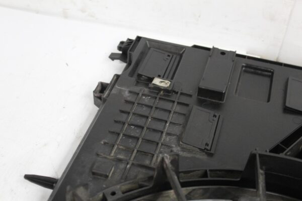 Range Rover Sport L494 3.0L Radiator Fan Assembly LR048176, LR084439