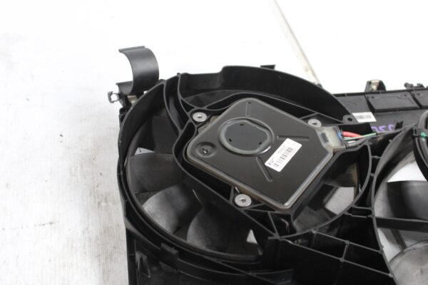 Range Rover Sport L494 3.0L Radiator Fan Assembly LR048176, LR084439