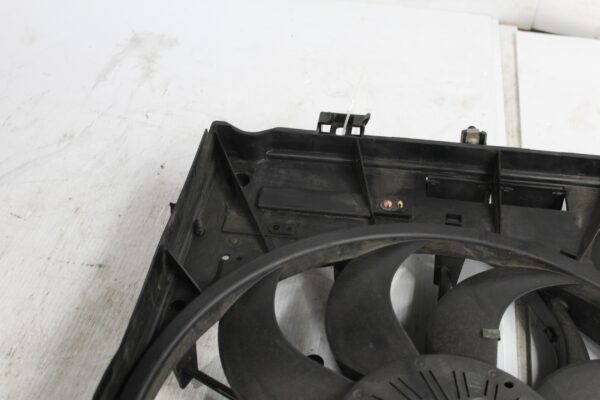 Range Rover Sport L494 3.0L Radiator Fan Assembly LR048176, LR084439