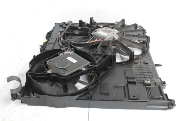 Range Rover Sport L494 3.0L Radiator Fan Assembly LR048176, LR084439