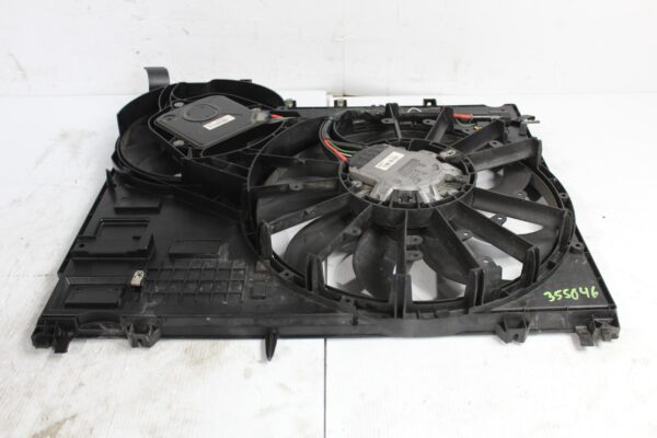 Range Rover Sport L494 3.0L Radiator Fan Assembly LR048176, LR084439