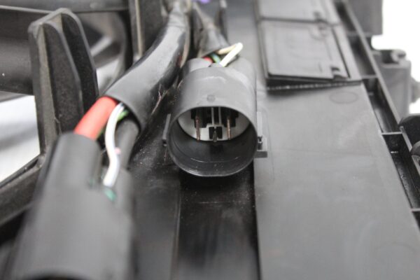 Range Rover Sport L494 3.0L Radiator Fan Assembly LR048176, LR084439