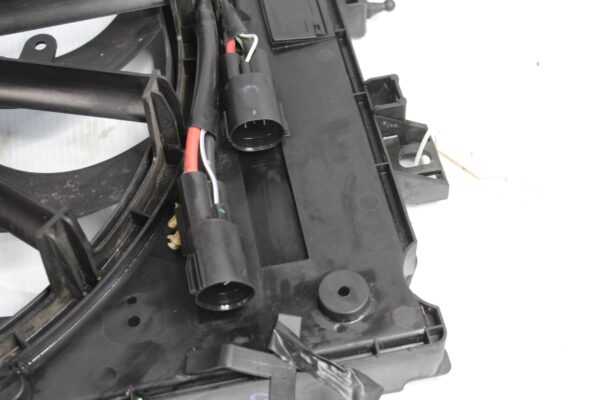 Range Rover Sport L494 3.0L Radiator Fan Assembly LR048176, LR084439