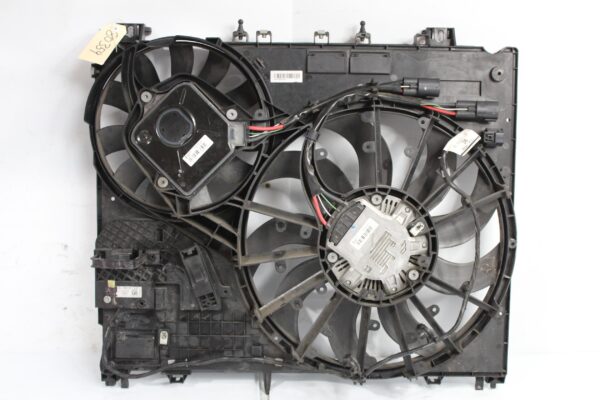 Range Rover Sport L494 3.0L Radiator Fan Assembly LR072554, LR084439
