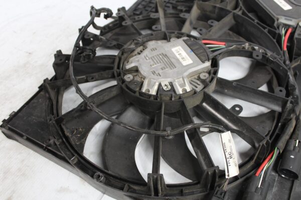 Range Rover Sport L494 3.0L Radiator Fan Assembly LR072554, LR084439