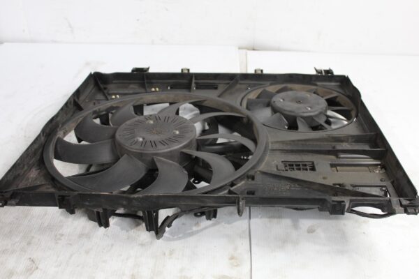 Range Rover Sport L494 3.0L Radiator Fan Assembly LR072554, LR084439