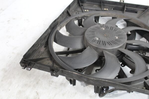 Range Rover Sport L494 3.0L Radiator Fan Assembly LR072554, LR084439