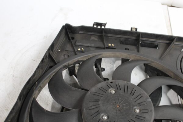 Range Rover Sport L494 3.0L Radiator Fan Assembly LR072554, LR084439