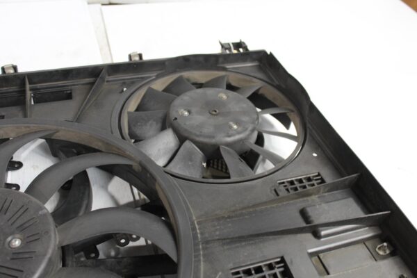 Range Rover Sport L494 3.0L Radiator Fan Assembly LR072554, LR084439