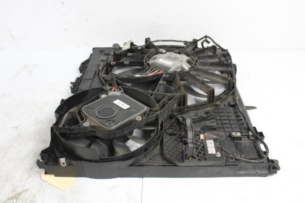 Range Rover Sport L494 3.0L Radiator Fan Assembly LR072554, LR084439