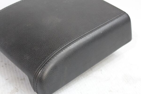 Land Rover L550 Discovery Sport Centre Console Arm Rest LR076393, LR102233