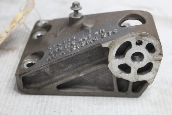 Porsche 957 Cayenne Turbo Right Engine Mount Support Bracket 94811520103, 9481152012