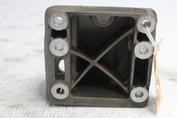 Porsche 957 Cayenne Turbo Right Engine Mount Support Bracket 94811520103, 9481152012