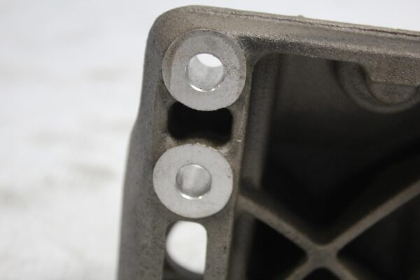 Porsche 957 Cayenne Turbo Right Engine Mount Support Bracket 94811520103, 9481152012