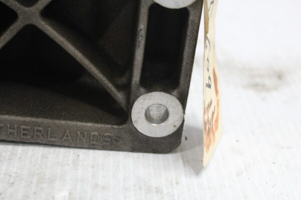 Porsche 957 Cayenne Turbo Right Engine Mount Support Bracket 94811520103, 9481152012