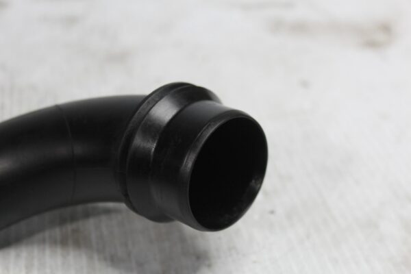 Land Rover L550 Discovery Sport 2.0L Intercooler Hose Outlet Pipe LR072140