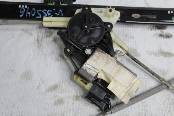 Range Rover L494 Sport Front Right Window Regulator Motor LR057338, LR153951