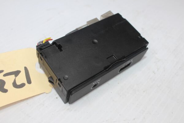 Audi 8W FY A5 Q5 SQ5 External Audio USB AUX Port 8W0035708