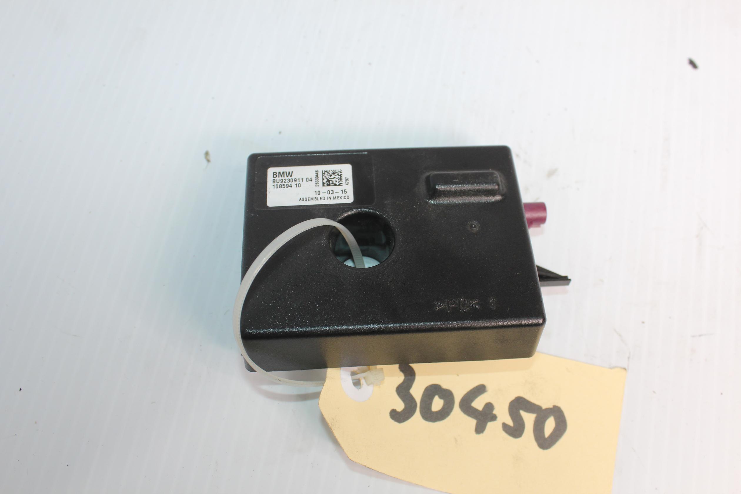 BMW F15 X5 Antenna Amplifier Control Unit 10859410 - Image 1