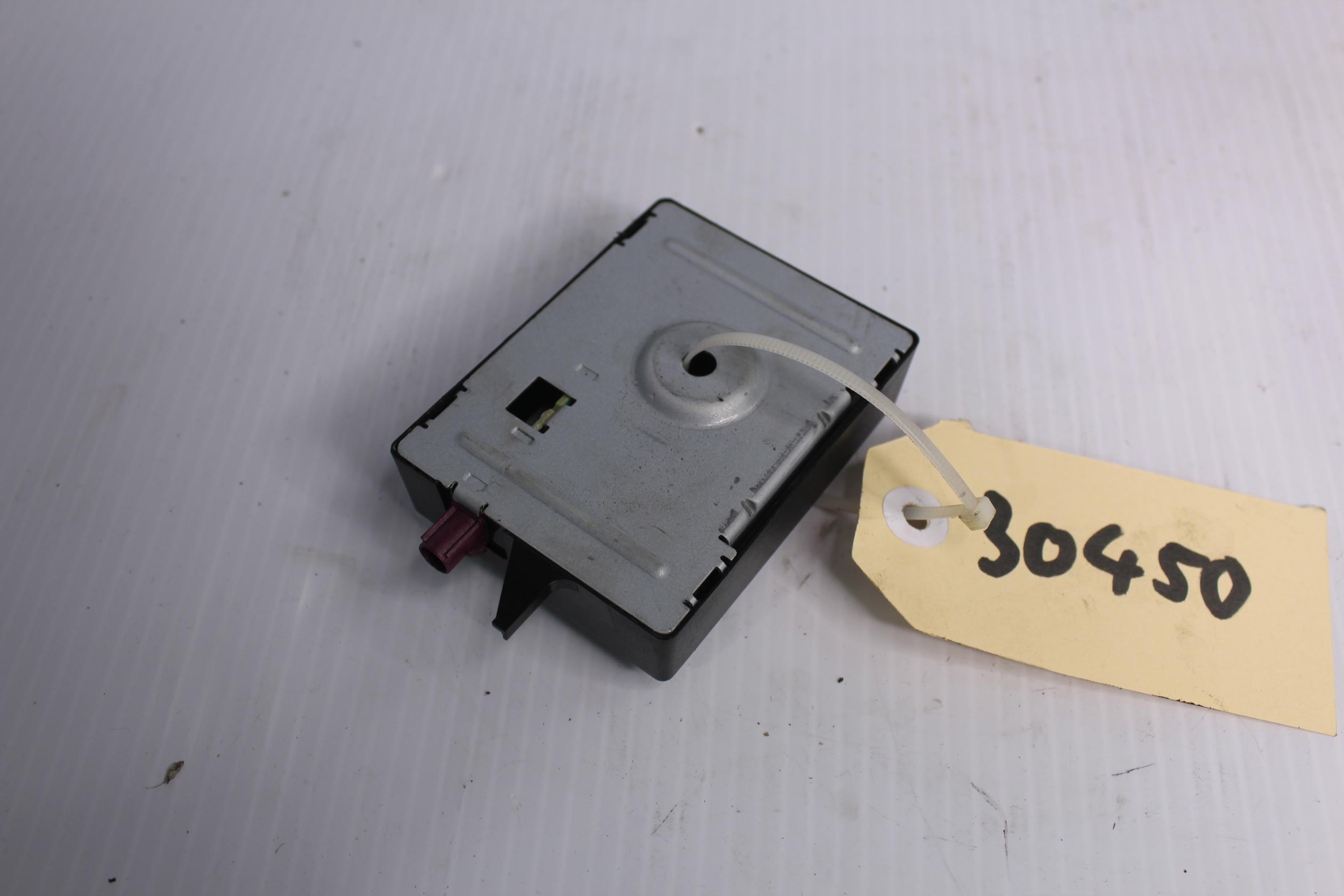 BMW F15 X5 Antenna Amplifier Control Unit 10859410 - Image 6