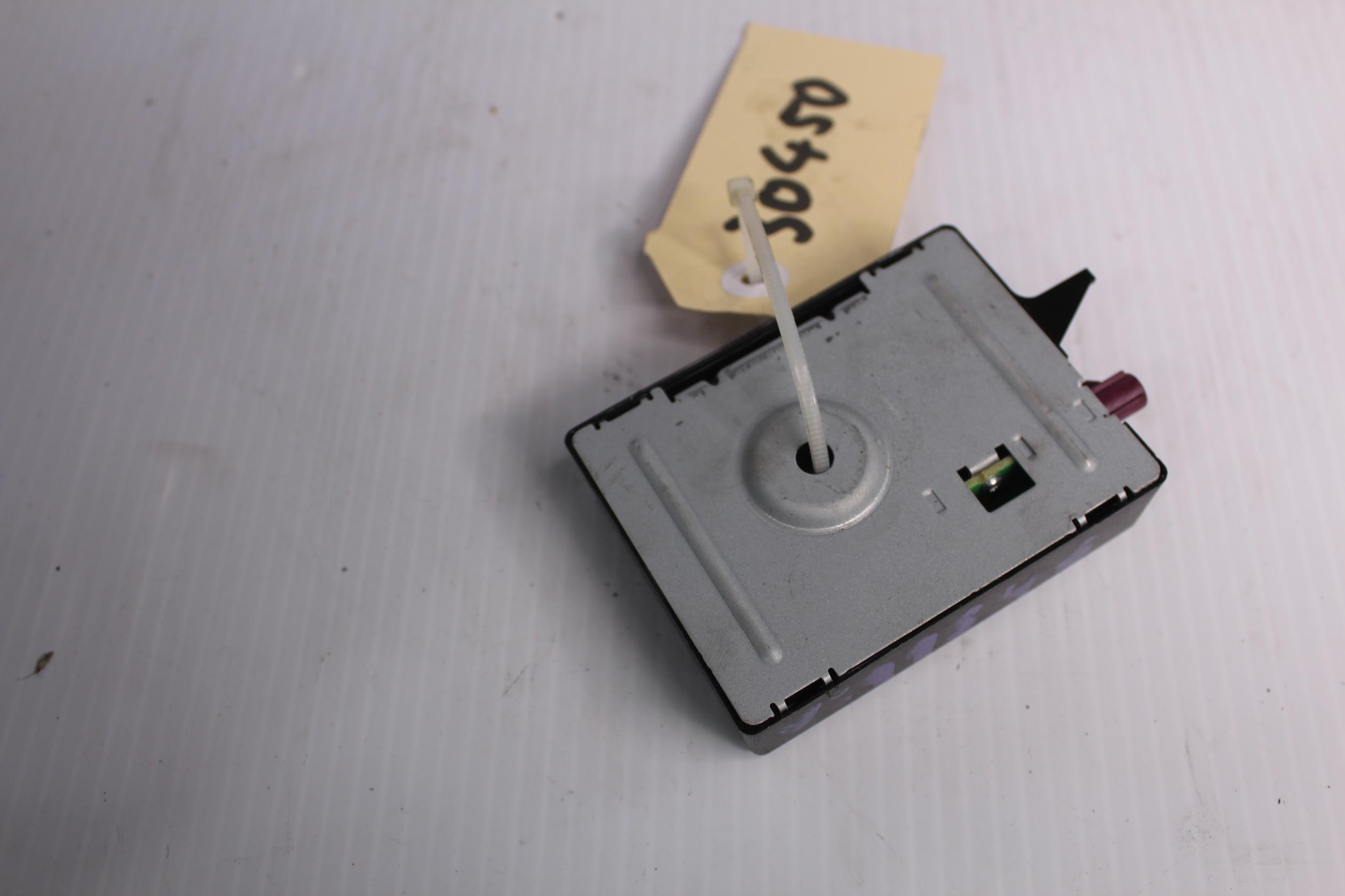 BMW F15 X5 Antenna Amplifier Control Unit 10859410 - Image 7