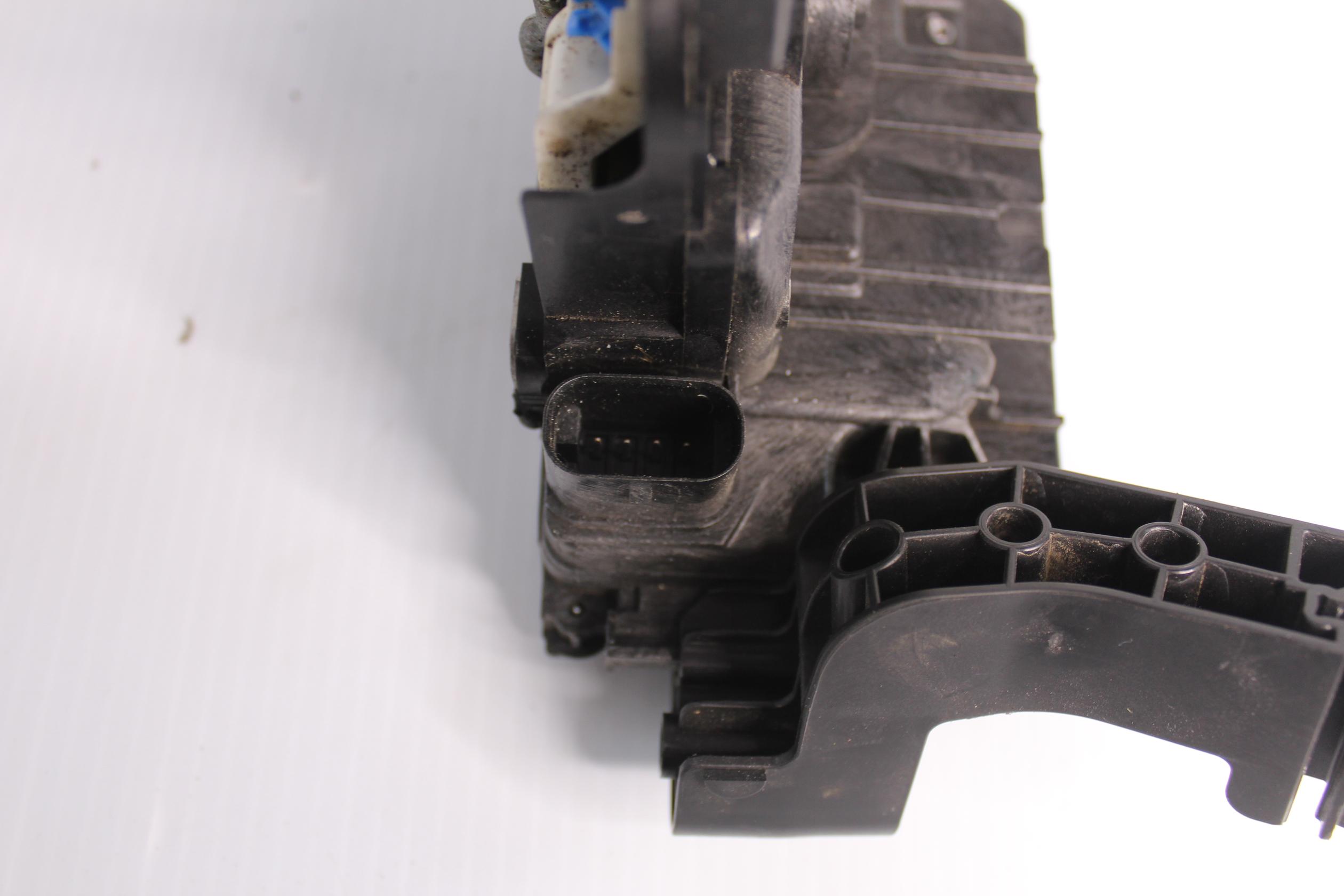Mercedes Benz W205 C Class Rear Right Door Lock Actuator A2220064099 - Image 8