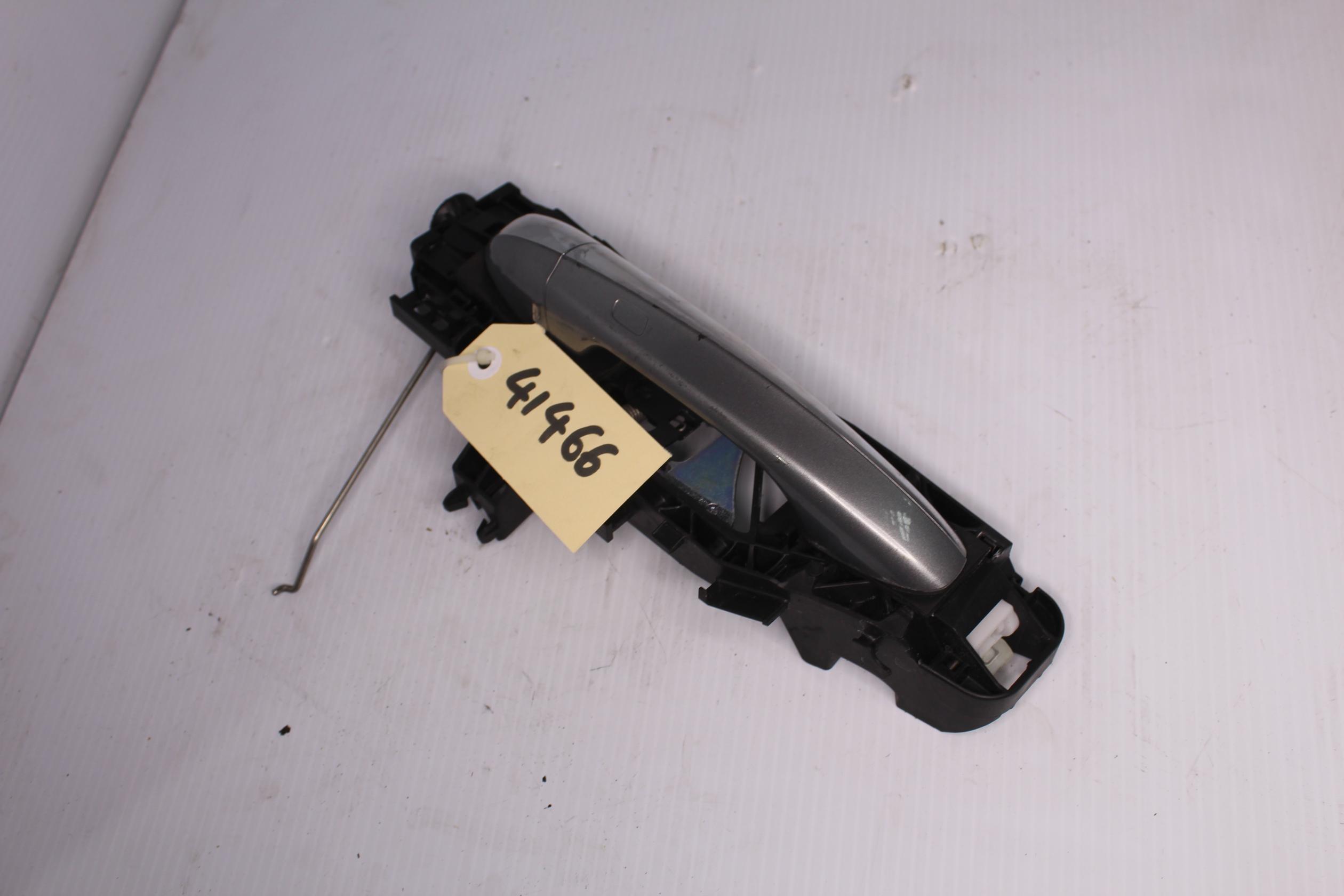 Mercedes Benz W205 W222 W213 Rear Right Door Handle Assembly A0997602000 - Image 1