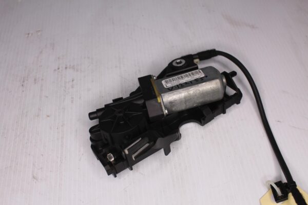 Mercedes Benz W205 W238 Coupe Seat Belt Feeder Motor A2058600182