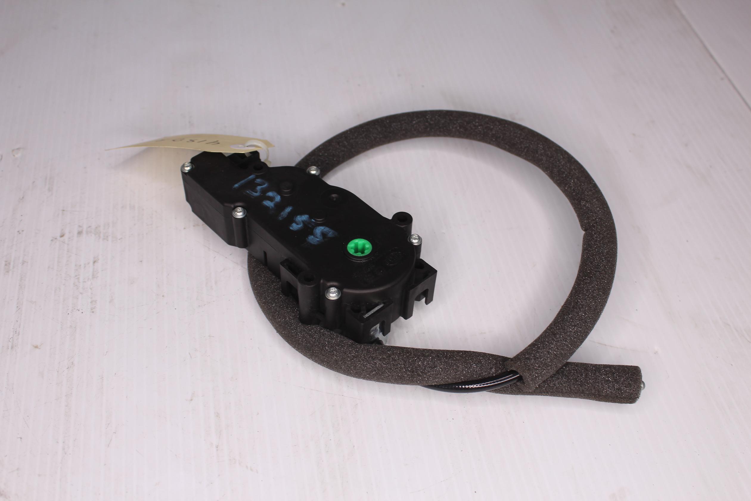 Mercedes Benz W204 boot Trunk Lid Lock w Cable A2047500060 - Image 3