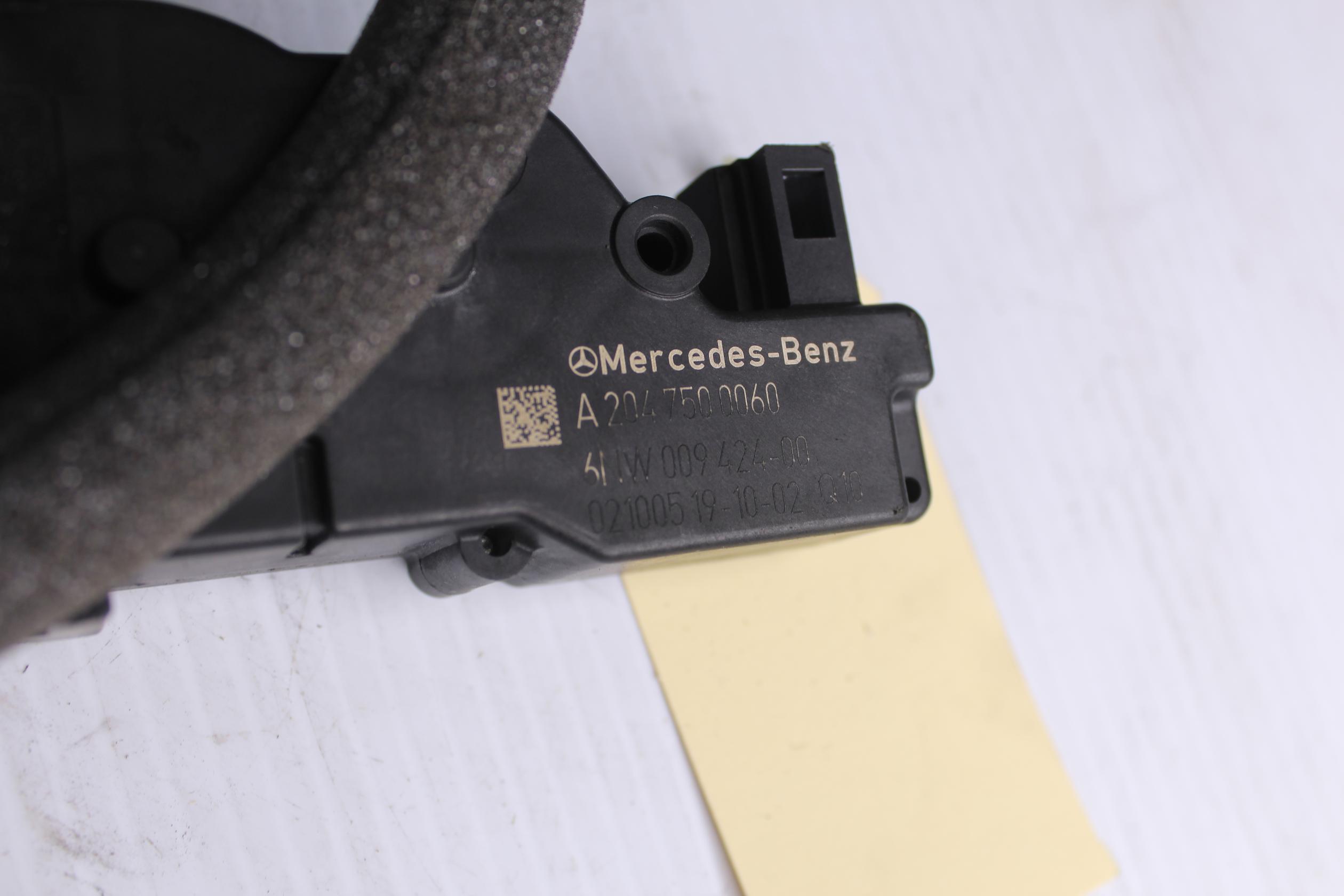 Mercedes Benz W204 boot Trunk Lid Lock w Cable A2047500060 - Image 8