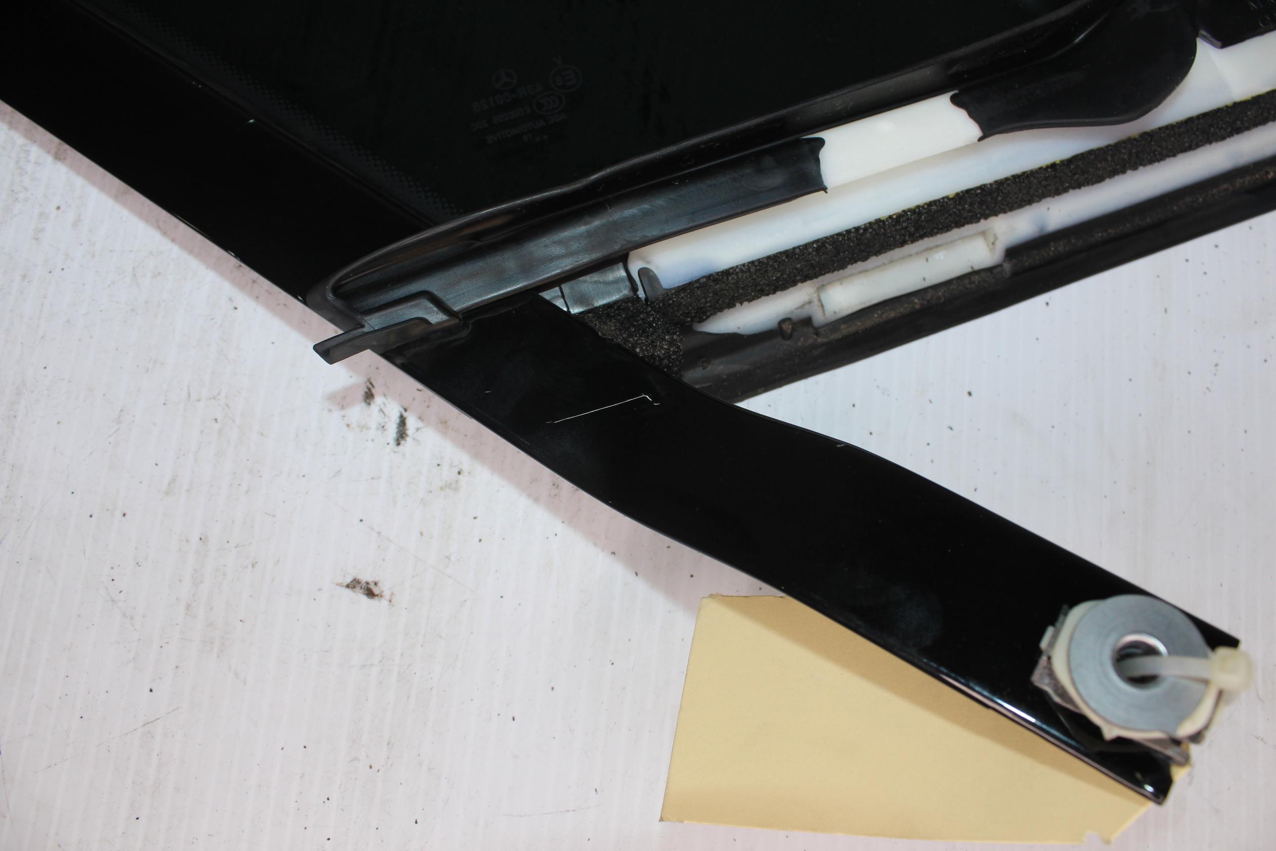 Mercedes Benz W238 E Class Right Quarter Window Trim A2386708800, A2386709000 - Image 4