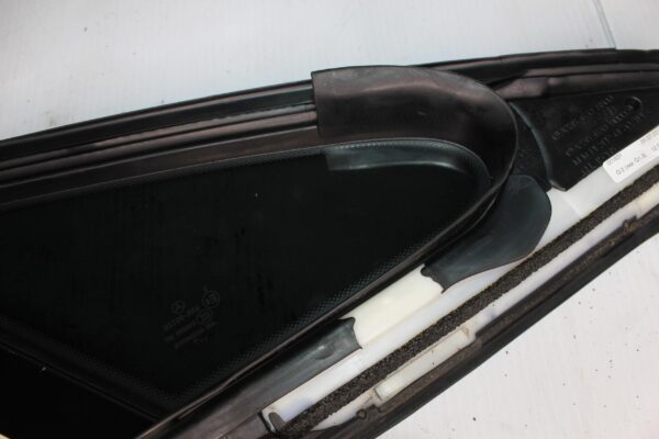 Mercedes Benz W238 E Class Right Quarter Window Trim A2386708800, A2386709000