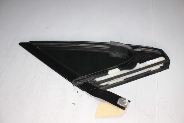 Mercedes Benz W238 E Class Right Quarter Window Trim A2386708800, A2386709000
