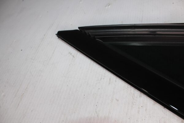 Mercedes Benz W238 E Class Right Quarter Window Trim A2386708800, A2386709000