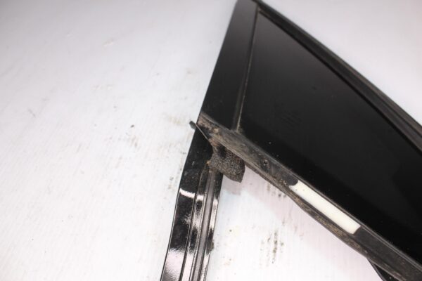 Mercedes Benz W238 Rear Left Quarter Window Glass A2386708700, A2386708900