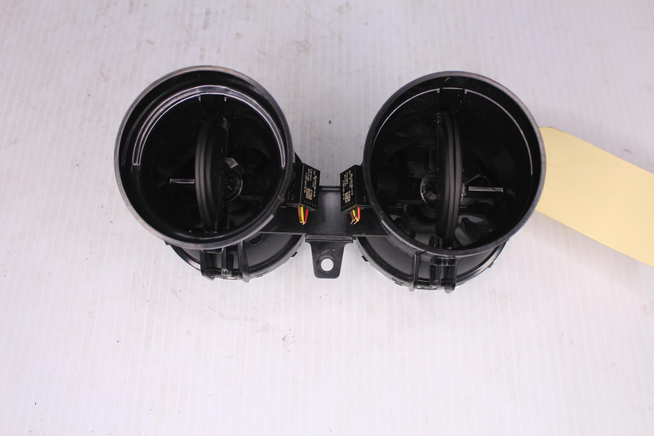 Mercedes Benz W238 E300 Left Centre Air Vent Assembly A2578302300 - Image 10