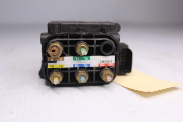Mercedes Benz W213 W238 E Class Air Suspension Valve Block A0993200200