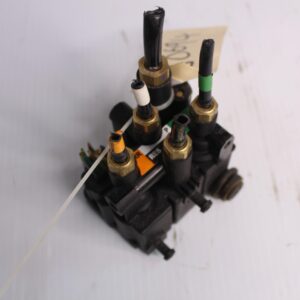 Land Rover L462 Discovery 5 Rear Air Suspension Levelling Valve LR070246, LR176326 - Image 2