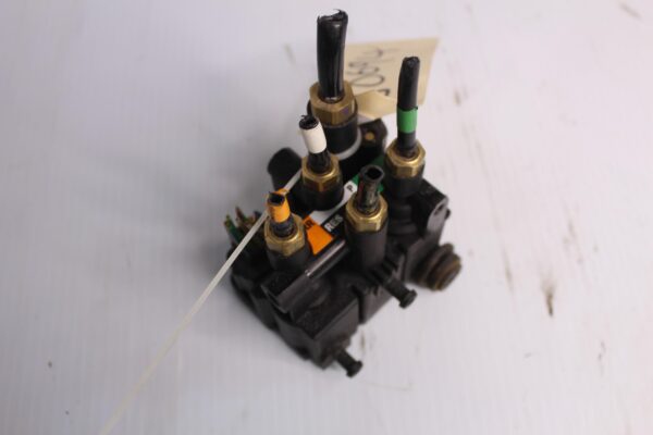 Land Rover L462 Discovery 5 Rear Air Suspension Levelling Valve LR070246, LR176326