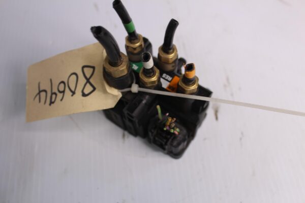 Land Rover L462 Discovery 5 Rear Air Suspension Levelling Valve LR070246, LR176326