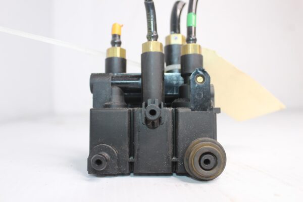 Land Rover L462 Discovery 5 Rear Air Suspension Levelling Valve LR070246, LR176326